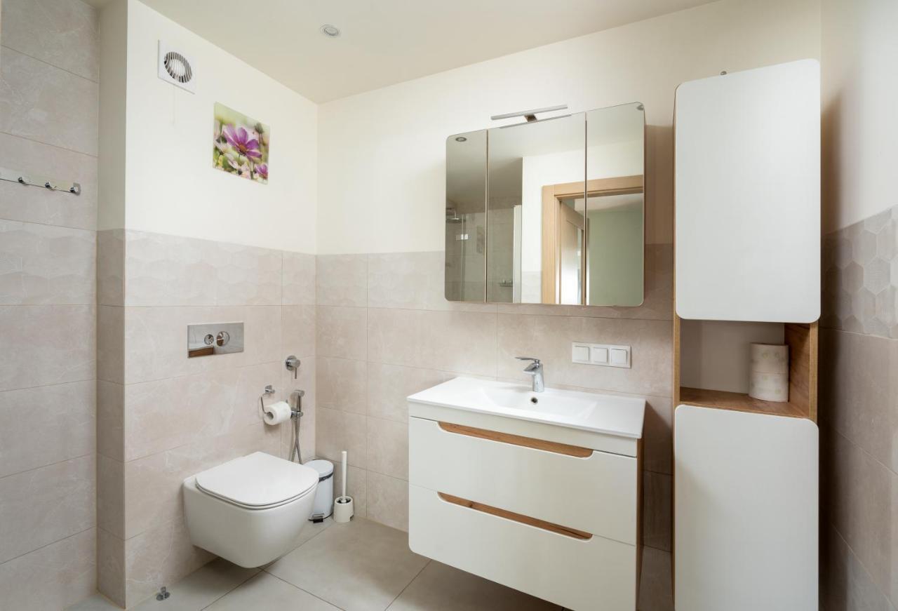 Apartament Albatros 75M Z Ogrodkiem Lägenhet Warszawa Exteriör bild